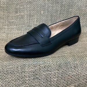 Women's Naturalizer Juliette Penny Loafer Black. Size 8 NWOB